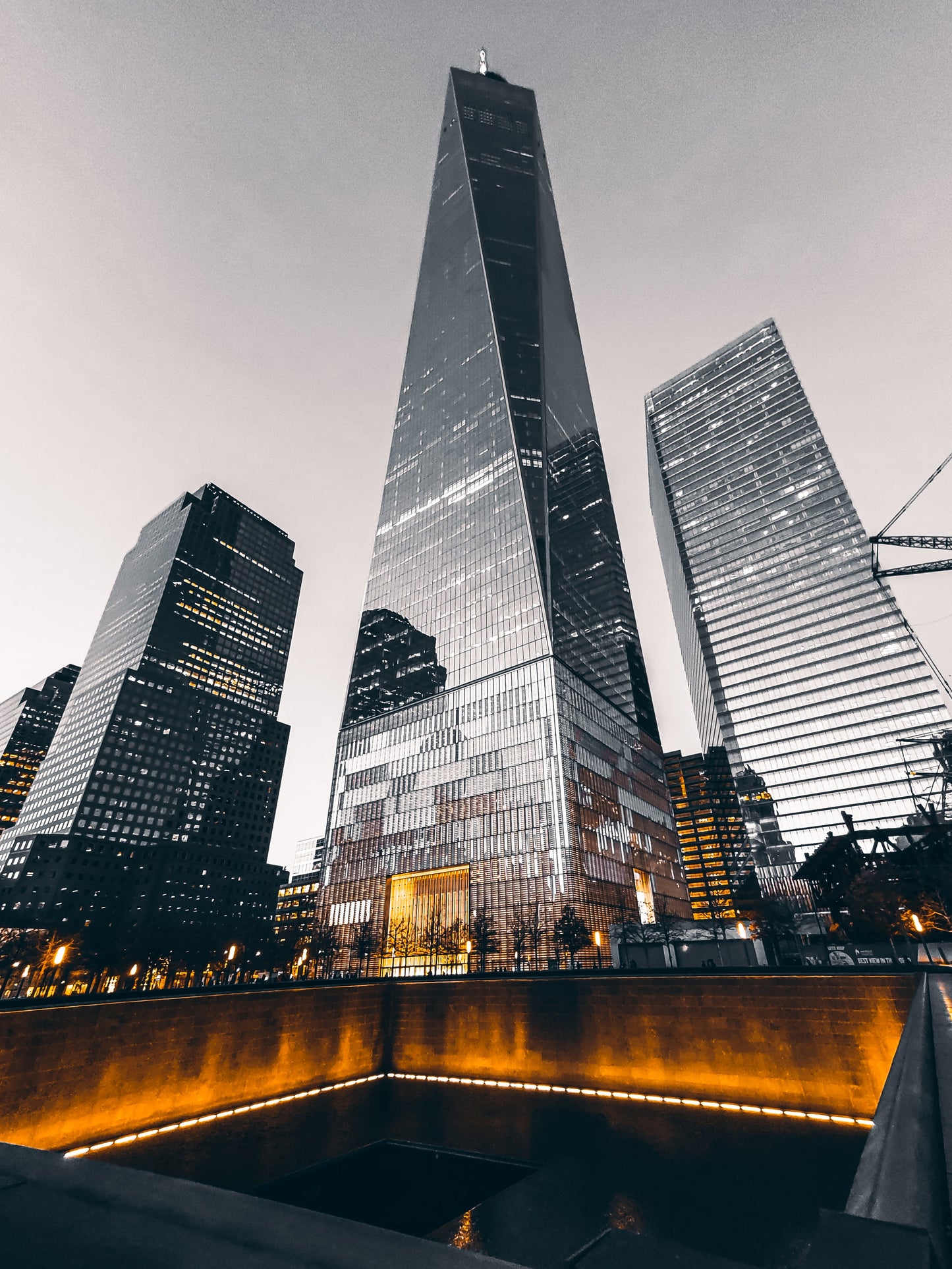 Rascacielos Durante la Noche