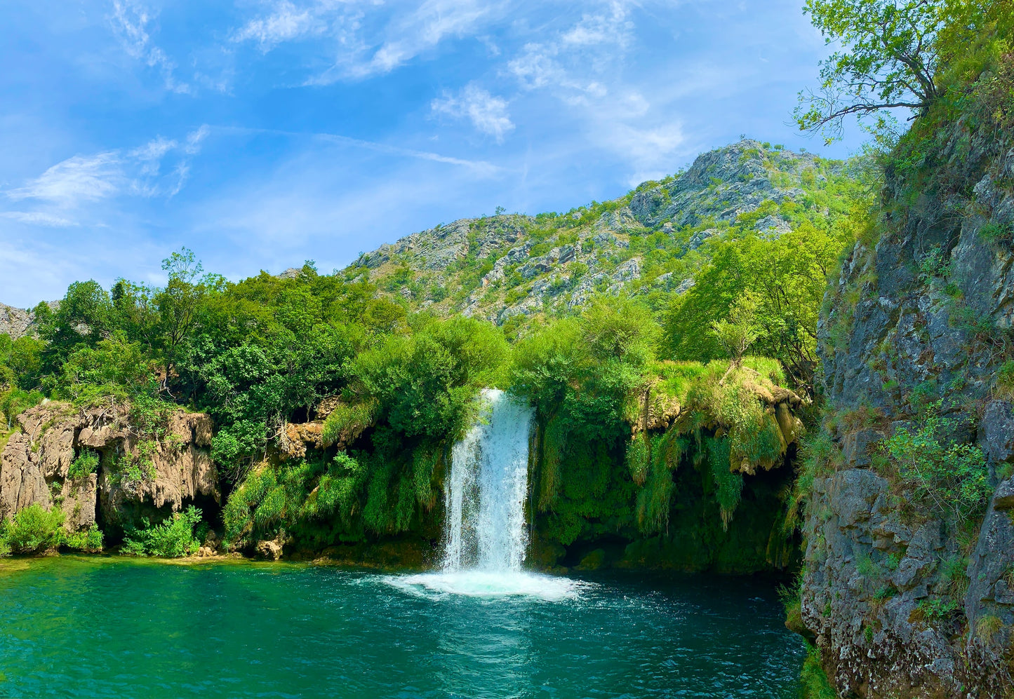 Cascada en la Montaña